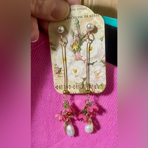 Elegant Gold and Red Floral Drop Earrings - Picture 7 of 7